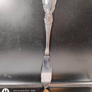 Oneida USA master butter knife Wordsworth pattern circa 1990s floral scroll patt